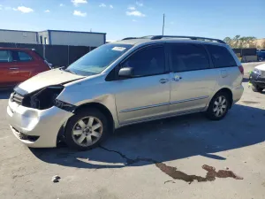 2004 TOYOTA SIENNA