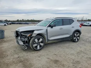 2023 VOLVO XC40