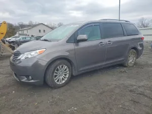2016 TOYOTA SIENNA