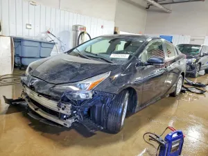 2019 TOYOTA PRIUS
