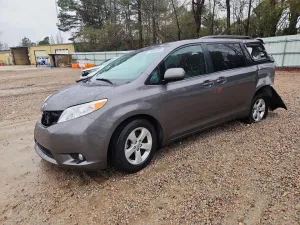 2017 TOYOTA SIENNA