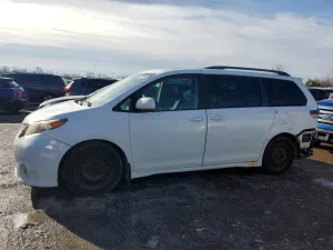 2011 TOYOTA SIENNA