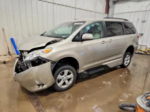 2015 TOYOTA SIENNA