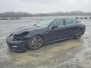 2013 PORSCHE PANAMERA
