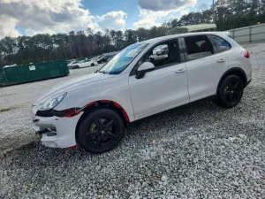 2014 PORSCHE CAYENNE