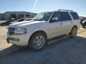 2014 LINCOLN TOWNHOUSE NAVIGATOR