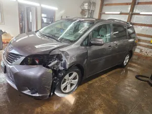 2012 TOYOTA SIENNA