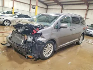 2017 TOYOTA SIENNA
