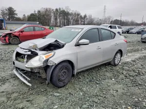 2016 NISSAN VERSA