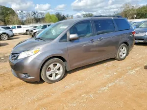 2017 TOYOTA SIENNA