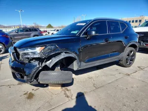 2019 VOLVO XC40