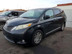 2013 TOYOTA SIENNA