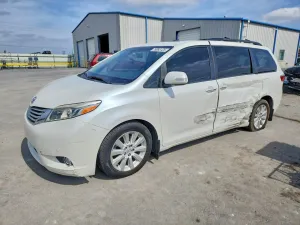 2015 TOYOTA SIENNA