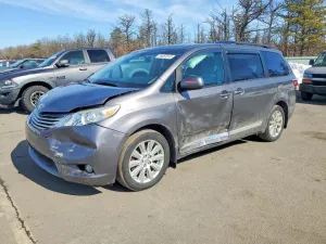 2017 TOYOTA SIENNA