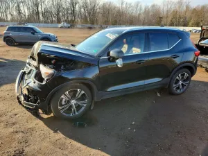 2021 VOLVO XC40