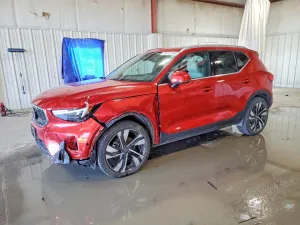 2024 VOLVO XC40