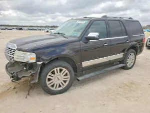 2013 LINCOLN TOWNHOUSE NAVIGATOR