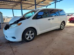 2011 TOYOTA SIENNA