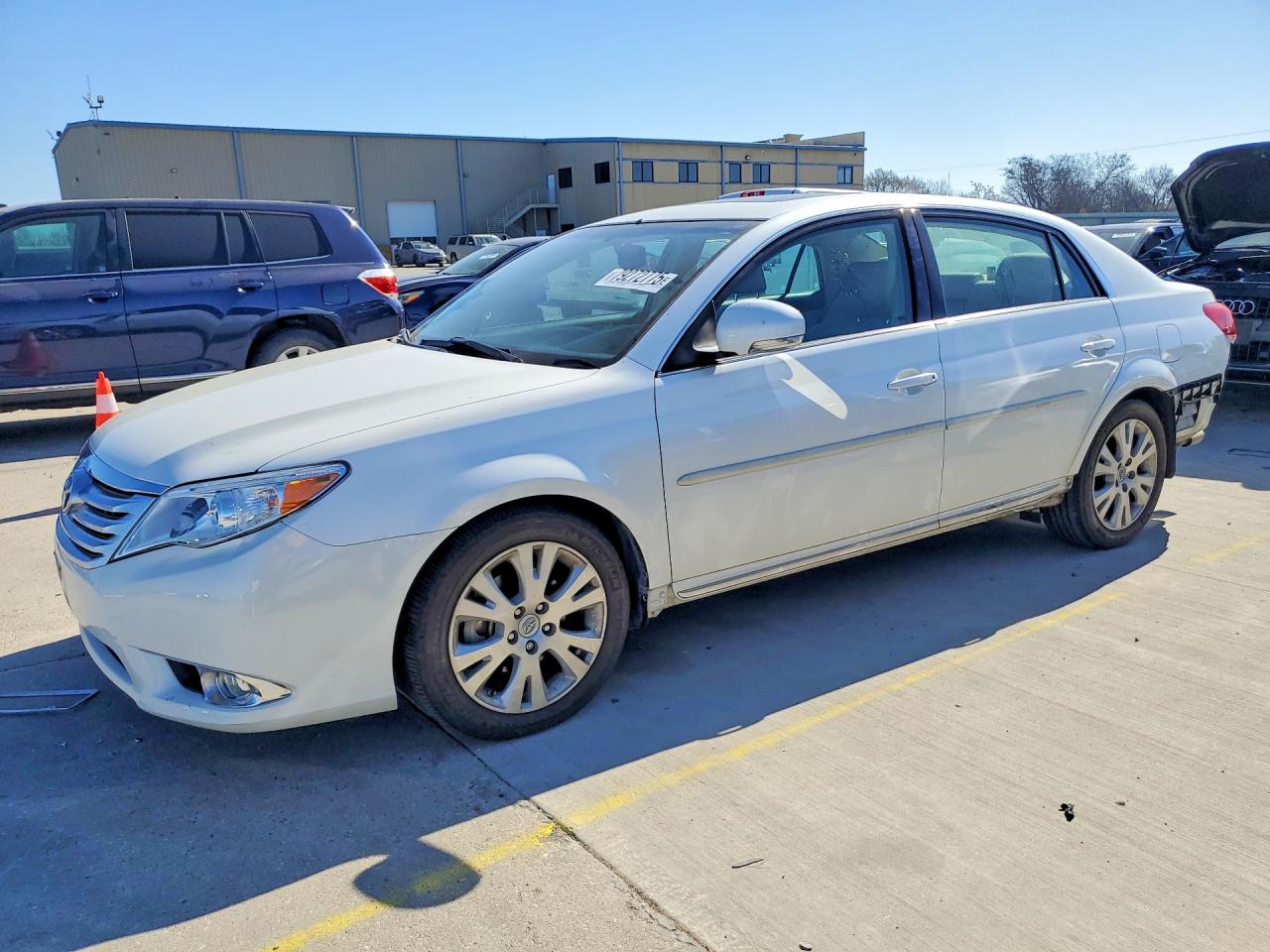 2011 TOYOTA AVALON