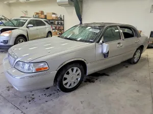 2005 LINCOLN TOWNCAR