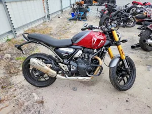 2025 TRIUMPH MOTORCYCLE SPEEDTRIPL