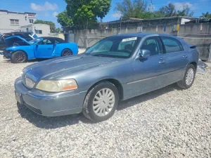 2004 LINCOLN TOWNCAR