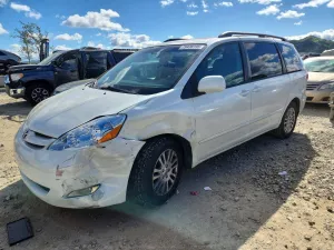 2010 TOYOTA SIENNA