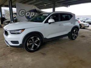 2020 VOLVO XC40