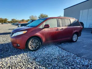 2016 TOYOTA SIENNA