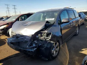 2015 TOYOTA SIENNA