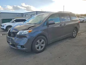 2017 TOYOTA SIENNA
