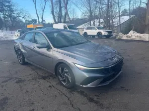 2024 HYUNDAI ELANTRA
