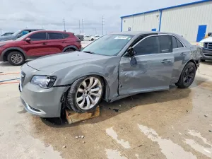 2019 CHRYSLER 300
