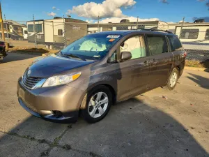 2016 TOYOTA SIENNA