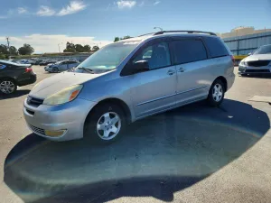 2004 TOYOTA SIENNA