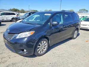 2011 TOYOTA SIENNA