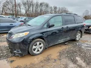 2014 TOYOTA SIENNA