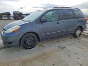 2010 TOYOTA SIENNA