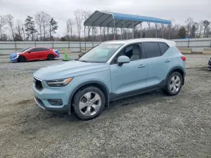 2019 VOLVO XC40 T4 M