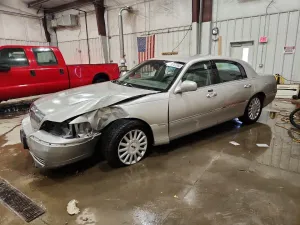2005 LINCOLN TOWNCAR