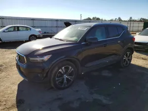 2020 VOLVO XC40