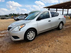 2015 NISSAN VERSA