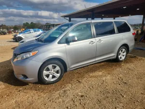 2012 TOYOTA SIENNA