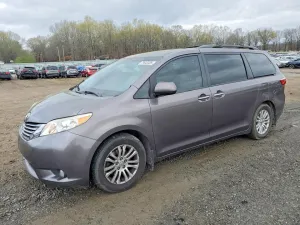2015 TOYOTA SIENNA