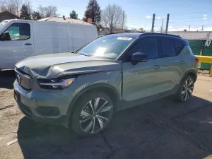 2021 VOLVO XC40