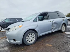 2012 TOYOTA SIENNA