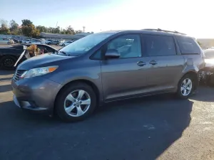 2011 TOYOTA SIENNA