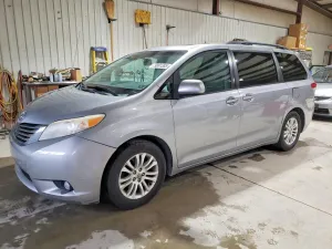 2013 TOYOTA SIENNA
