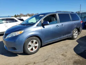 2013 TOYOTA SIENNA