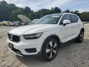 2019 VOLVO XC40